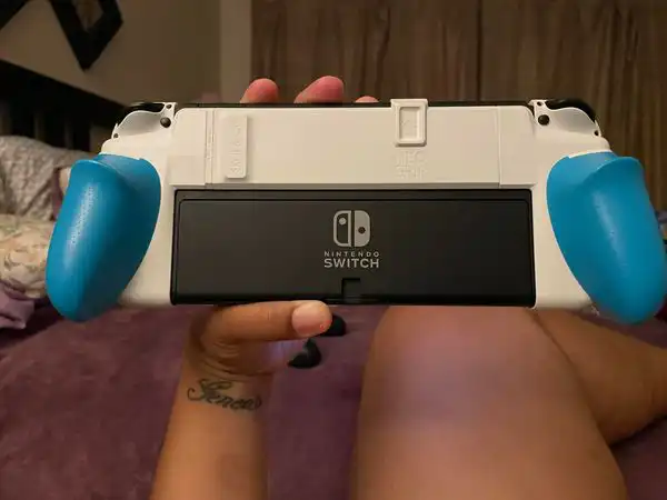 Switch OLED with the Neo Grip